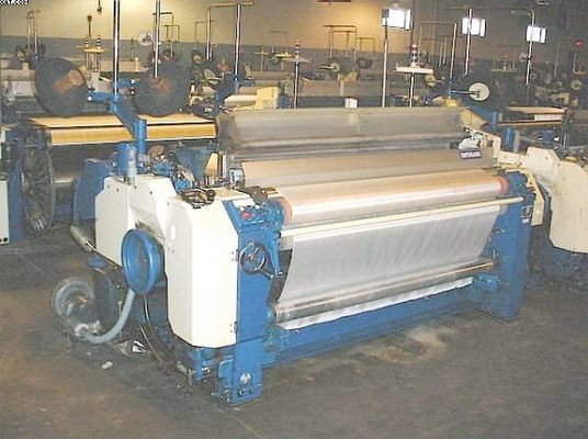 Απλός αργαλειός με πίδακα νερού για ύφανση σακουλών λαχανικών και φρούτων