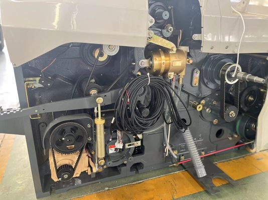 Προβολή ύδατος υψηλής πυκνότητας υψηλής ταχύτητας που υφαίνει τον υφαντικό αργαλειό με το έκκεντρο που ρίχνει για το ύφασμα πολυεστέρα.