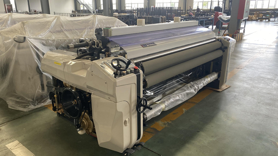700 - 1000RPM αργαλειός προβολών ύδατος ταχύτητας για την ύφανση του διπλού χρώματος σατέν πολυεστέρα